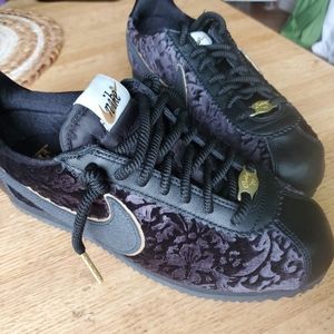 Nike Black and Purple Women's Sneakers